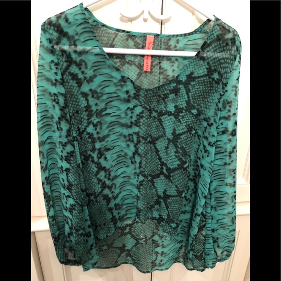 Pretty high low top - Picture 1 of 4